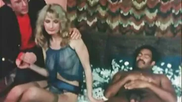 La bella Chloe e la bella video mamme puttane Dixie festeggiano il compleanno in una scopata a tre