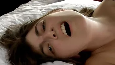 enorme bukkake sul suo mammatroia viso di bellezza