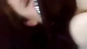 Lana è penetrata dagli uomini di mamme grasse troie cui si fidava di più