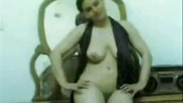 La mamma e video milf troie la figlia adolescente sexy condividono il grosso cazzo del fidanzato