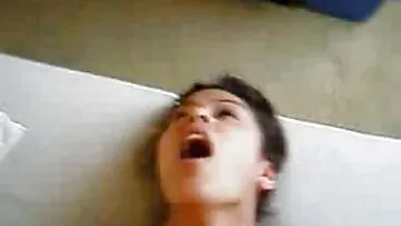 Gli adolescenti video porno italiani mamme troie si scambiano i patrigni in quartetto