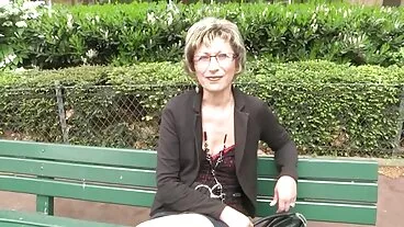 TGirl Alexa Scout si diverte quando il tizio inizia a sbatterle il mamme troi buco del culo
