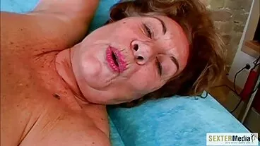 La bionda insegnante asiatica Stacey cavalca il suo studente maturo e mamme puttane porno arrapato