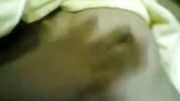 Giovane studentessa amatoriale tettona mammatroia a tre