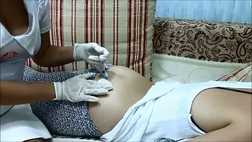 Una vera festa per adolescenti e mamme italiane maiale un'orgia di fisting anale quando Annika Eve, Mya Mays e il loro caldo amico arrivano