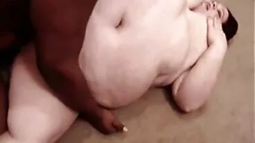 VRBtrans.com- La bella milf troie amatoriali tettona Kimber Lee si sta masturbando il suo cazzo duro transessuale porno vr