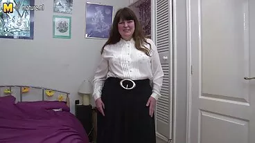 Sarah Jessie succhia il grosso milf porche video cazzo di Zac Wilds e lo prende duro da dietro
