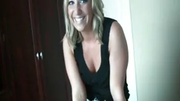 Piccola lesbica bionda seduta in faccia e tribolata dalla sua piccola mamme e figlie porche fidanzata