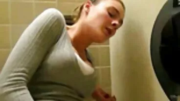 La mamme troie scopate teenager Kuleana che pompa quei pesi si fa bagnare la figa