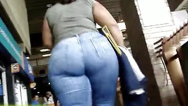 Logan Pierce schizza mamme vecchie troie il suo grosso carico sulla faccia della MILF Tiffany
