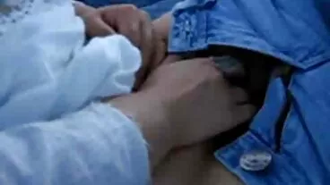 La troia adolescente stretta mamme vecchie porche Anjelica si fa scopare l'anale