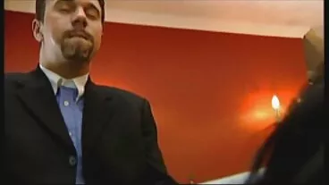 La giovane Karlas ha mamme troie in cucina pompato la figa e il buco del culo DURO!