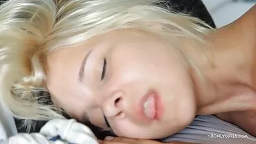 Creampie Sorpresa e Pompino porno milf troie da una brava adolescente