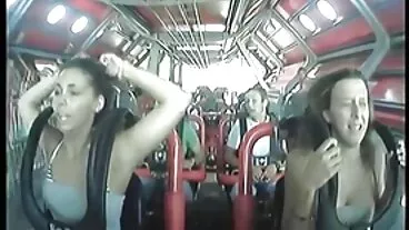 Fratellastri arrapati a turno cavalcano un grosso cazzo di stalloni e mamme italiane porche vengono