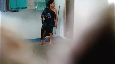 La ragazza adolescente si fa scopare a colazione in cucina mamme e nonne troie