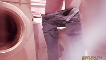 RealAsianExposed - Lana mamme troie video Violet drena le palle di un ragazzo maturo