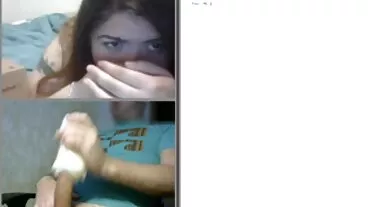 La stretta adolescente latina Mia Hurley ha picchiato in un luogo milf porche video pubblico